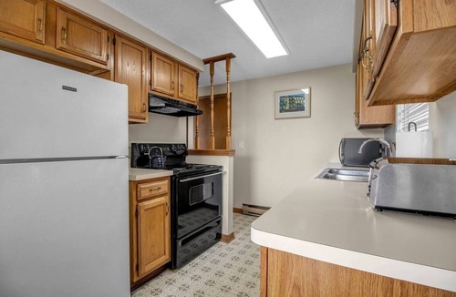 North Tonawanda Apartment | Cozy 1 bedroom apartment with free parking