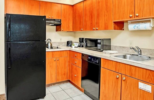 Florida Central Atlantic Coast Apartment | Cozy 1BR Condo w Pool - Near Universal Studios