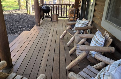 Thayerville Cabin | Cozy 2-Bedroom Log Cabin w/Hot Tub & Fireplace - Ski at Wisp & Walk to Lake