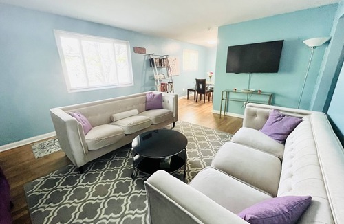 Aurora Highlands Apartment | Cozy 2 bedrooms Mins to DC DCA US Capitol 3 free parking short walk to metro