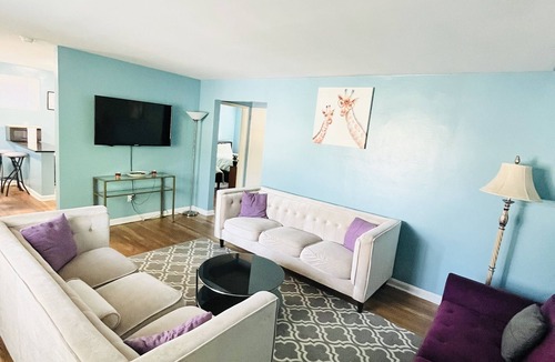 Aurora Highlands Apartment | Cozy 2 bedrooms Mins to DC DCA US Capitol 3 free parking short walk to metro