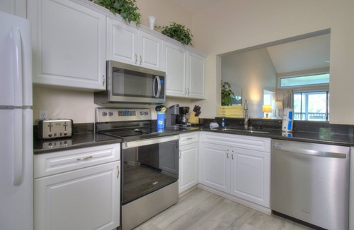 Arcadian Shores Condo | Cozy 2BR Condo w/Screened Porch & Pool | Kingston Plantation Retreat