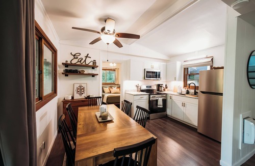 Mill Ridge Cabin | Cozy 3-bedroom treehouse in Banner Elk minutes from hiking, skiing & more!