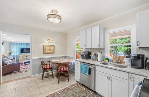 Calvert Beach-Long Beach House | Cozy Beach Retreat - 3 bedrooms with 3 queen size beds. Sleeps 6
