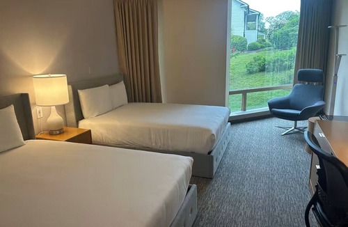 Ossining Hotel | Cozy Boutique Getaway with Convenient Local Access | 3 Comfortable Double Rooms