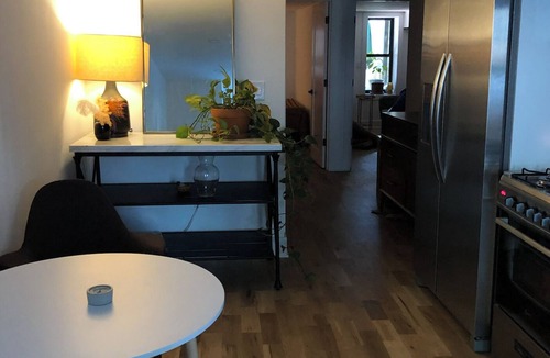 Bushwick House | Cozy Brooklyn 1BR with Lush Backyard. Sleeps 4. Near L & J ,30 mins to manhattan