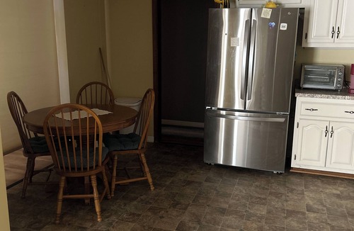 Warren House | Cozy Connection near downtown Warren