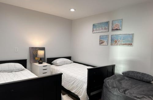 Del Aire House | Cozy Home near Beaches, LAX, SoFi, Intuit Dome,405