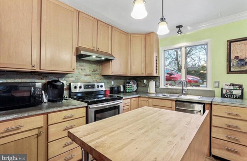 Shepherdstown House | Cozy house in walking distance to artistic & historic town; pet-friendly!