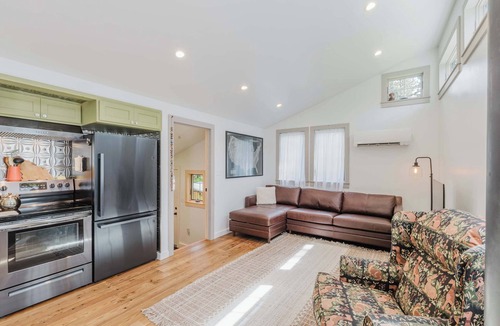 Three Rivers House | Cozy recreation home with full kitchen, washer & dryer, private lot and WIFI