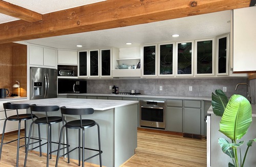 Stevenson Cabin | Cozy riverview lodge in Stevenson w/AC & WiFi — Sleeps 12