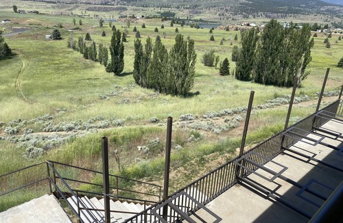 Davenport Apartment | Cozy room and great view of Lake Roosevelt!