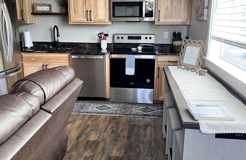 Sequim Apartment | Cozy studio located near Marina, hiking trails & downtown Sequim. Pet friendly.