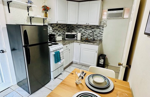 Coral Way Apartment | Cozy studio with refreshing AC near Brickell and Coconut Grove