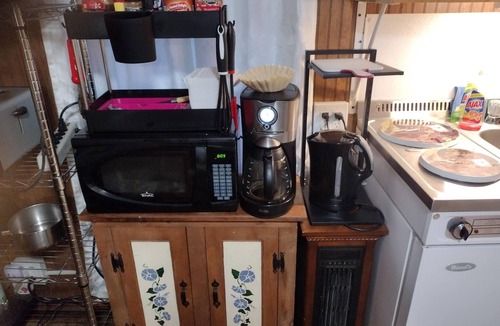 Albany Apartment | Cozy Studio with WiFi and AC in Rensselaer Close to Downtown Albany