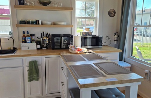 Little Creek Cottage | Cozy Tiny Home Near DE Turf & Bay Heron’s Nest Suite B 1BR w/AC, Dover
