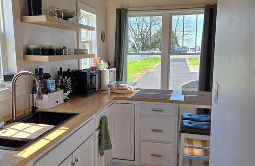 Little Creek Cottage | Cozy Tiny Home Near DE Turf & Bay Heron’s Nest Suite B 1BR w/AC, Dover