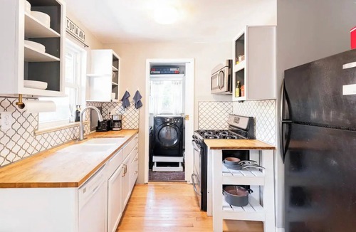 City Park House | Cozy Townhome Steps from City Park - Pet-Friendly Monthly Stays