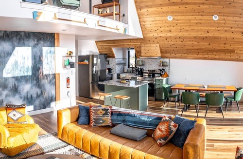 Chiloquin House | Crater Lake Aframe-GameRoom-Theater-Hot Tub-Views