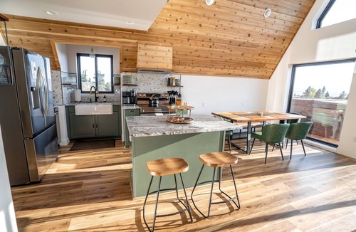 Chiloquin House | Crater Lake Aframe-GameRoom-Theater-Hot Tub-Views