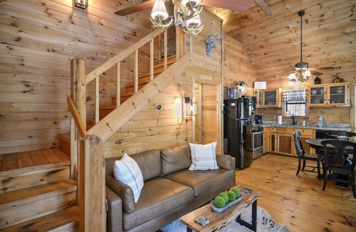 Foxfire Estates Cabin | Creekfront Cabin ★ Hot Tub ★ Firepit ★ 3BR/2BA ★ Sleeps 7 ★ Fiber WiFi
