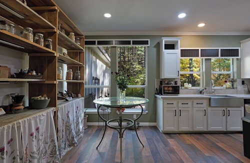 Trail House | Creekfront Forest Sanctuary Gateway to Crater Lake