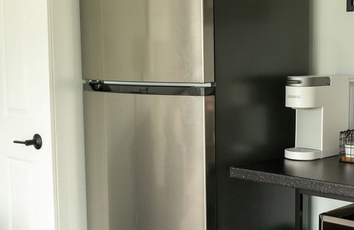 Compton House | Cute, Clean, & Cozy private guest house near LAX