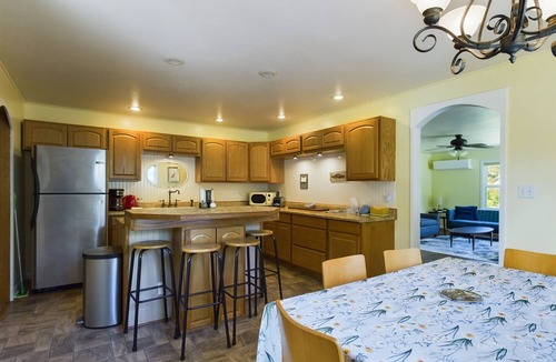 Packwood House | Daffodil Cottage! Downtown Packwood, walk to brewery, restaurants, shops! WIFI