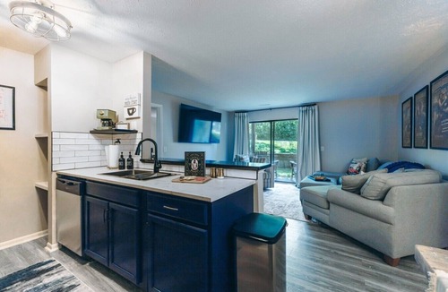 Southgate Apartment | Dakmel Terrace Retreat