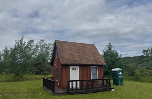 Greene Cabin | Dark Sky Cabin – Hunter's Paradise - Cozy Retreat with Wi-Fi & Fire Pit