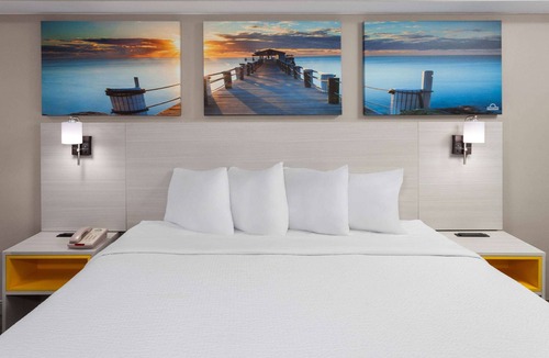 Woodlawn Hotel | Days Inn by Wyndham Baltimore Northwest