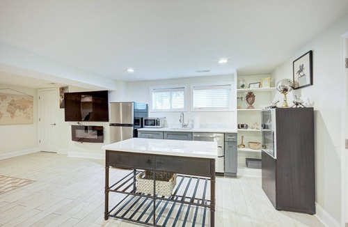 Trinidad Bed & Breakfast | DC`s premier group home 5 bedrooms, 11 guests, EV charging, free parking