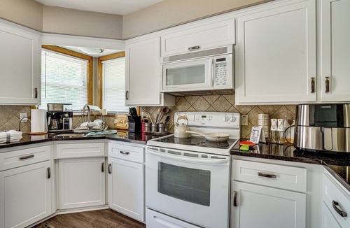 South St. Paul House | Deck & Shared Yard! Relaxing South Saint Paul Home