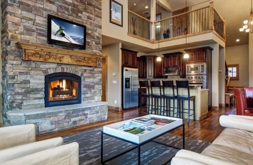 Park City House | Deer Valley Lakeside Ski House *Sleeps 16 Free Ski Shuttle- Minutes to Deer Valley East Village and Jordanelle Reservoir