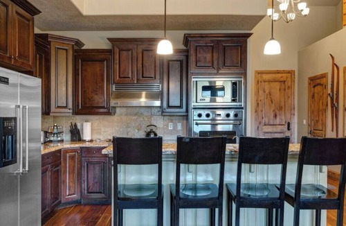 Park City House | Deer Valley Lakeside Ski House *Sleeps 16 Free Ski Shuttle- Minutes to Deer Valley East Village and Jordanelle Reservoir