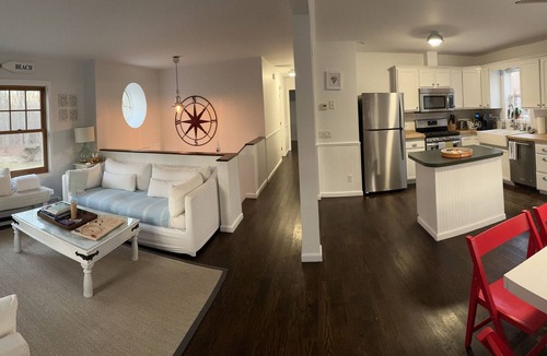Tuckahoe House | Delightful Southampton Retreat with Heated Pool & Jacuzzi, Near Beach & Shopping