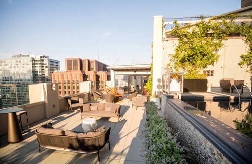 Parkway Museum District House | Deluxe Studio, Two Double Beds, The Windsor Suites, Family-friendly Retreat