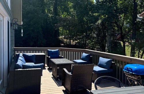 Hiawassee House | Discover Serenity Cove, a charming getaway nestled in GA’s northern mountains