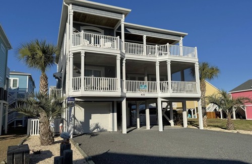 Sunset Beach House | Discover The Lazy Pelican: a spacious 5BR home in Sunset Beach, perfect for family getaways.