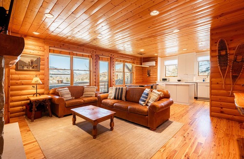Deer Valley Condo | Discover Your Ideal Condo Escape: Free Shuttle, Private Hot Tub & BBQ Await!