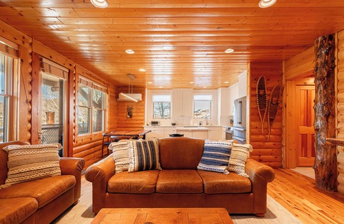 Deer Valley Condo | Discover Your Ideal Condo Escape: Free Shuttle, Private Hot Tub & BBQ Await!