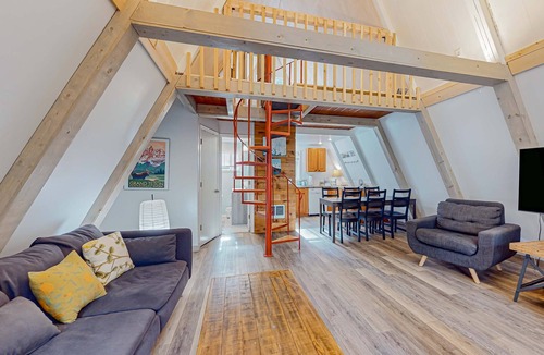 Marmot Cabin | Dog-friendly A-frame near the river with game room, firepit, wood stove, & grill