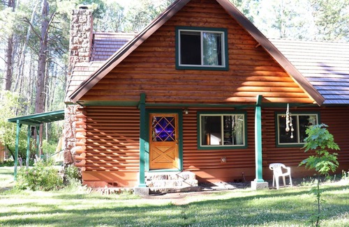 Klamath Falls Cabin | Dog-friendly Home with Hot Tub - Near Crater Lake