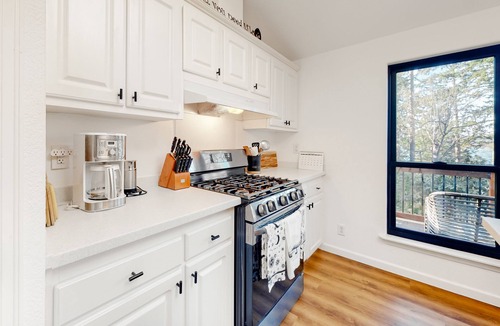 La Conner Cabin | Dog-friendly home with bay-view deck, grill & fireplace - walk to Kukutali Trail