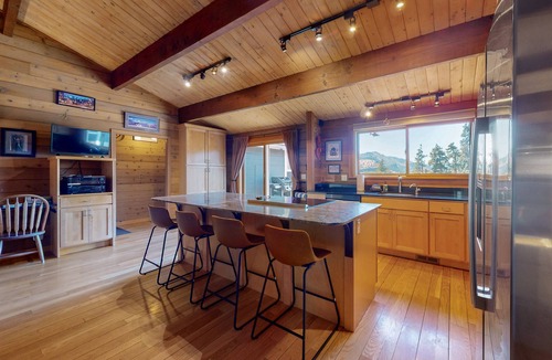 Mosier House | Dog-friendly home with amazing river views, shared pool, deck, grill, fireplace