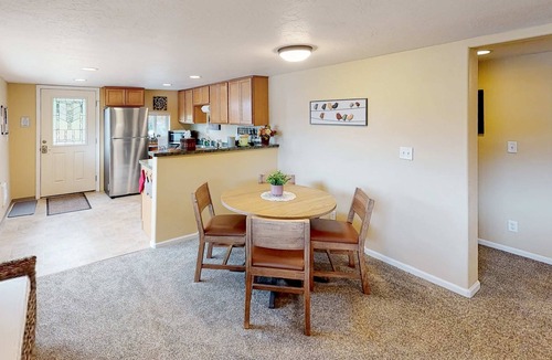 Friendly Condo | Dog-friendly lower level of duplex w/enclosed deck, washer/dryer, mountain view