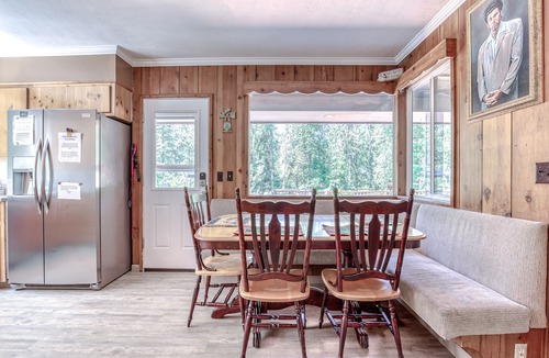 Molalla House | Dog-Friendly Riverfront Retreat with Private Hot Tub, Firepit & Free WiFi