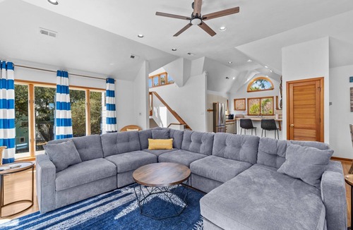 Monteray Shores House | Dog Friendly semi sound front beach-home with pool &hot tub 5min walk to beach