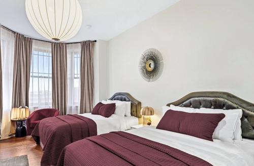 Bolton Hill Hotel | Double Bed Cozy Studio in Historic Mt. Vernon