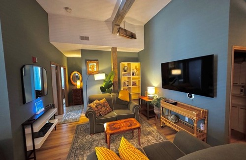Mansfield Apartment | Downtown 3BR Historic Loft Suite